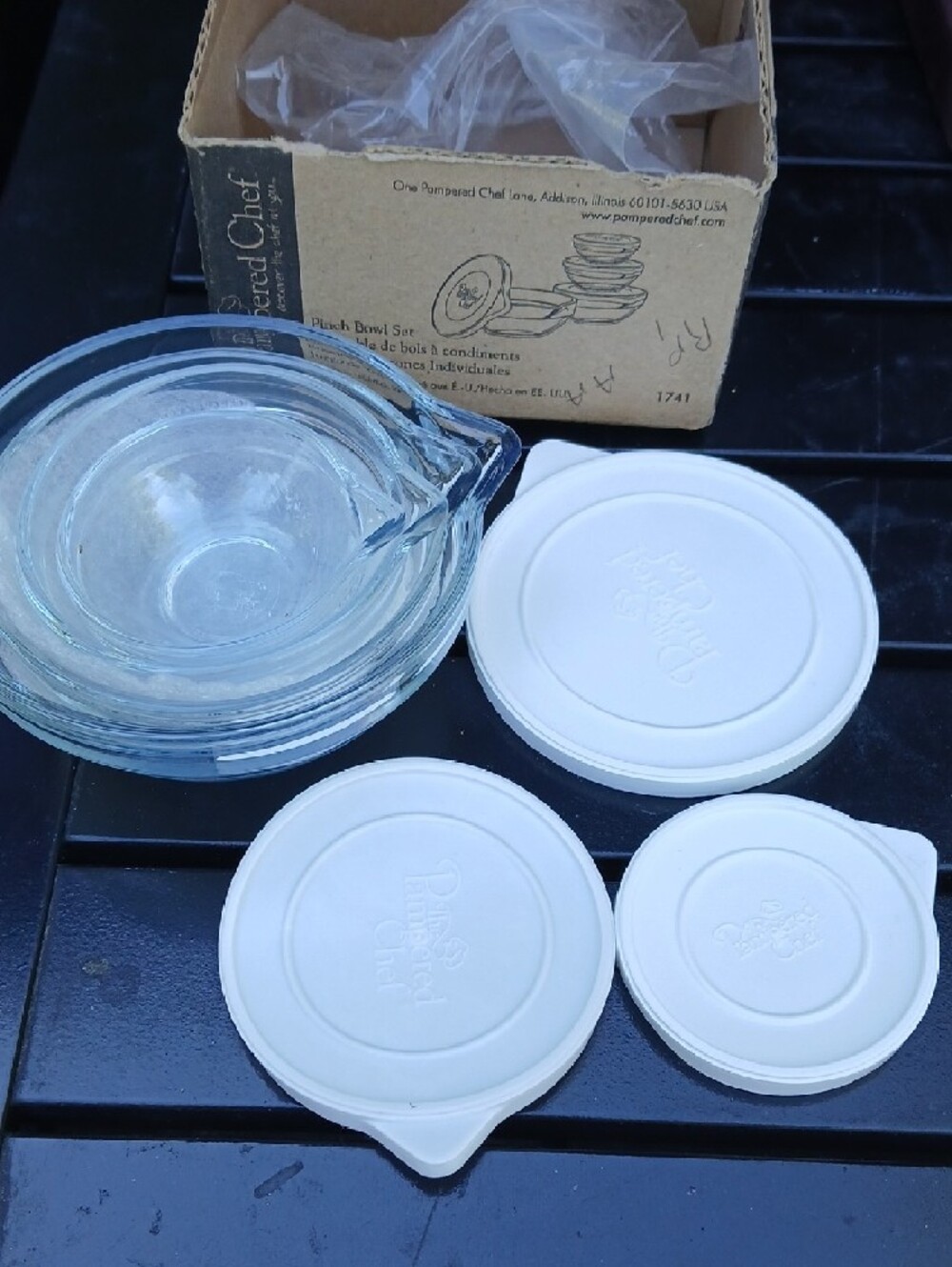 The Pampered Chef Kraft Pinch Bowl Set Box 1, 2, 4 And 8 Oz.  Missing One Lid